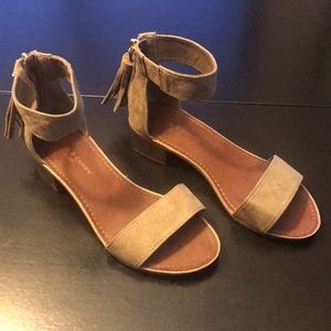 Taupe sandals with tassels